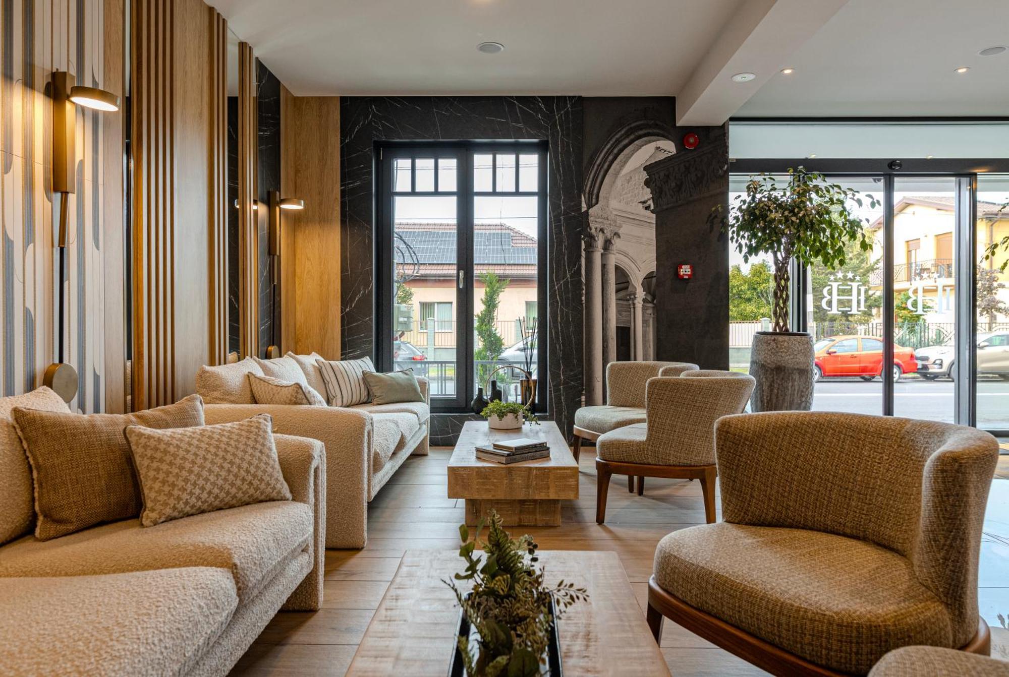 Hotel Branco ティミショアラ エクステリア 写真