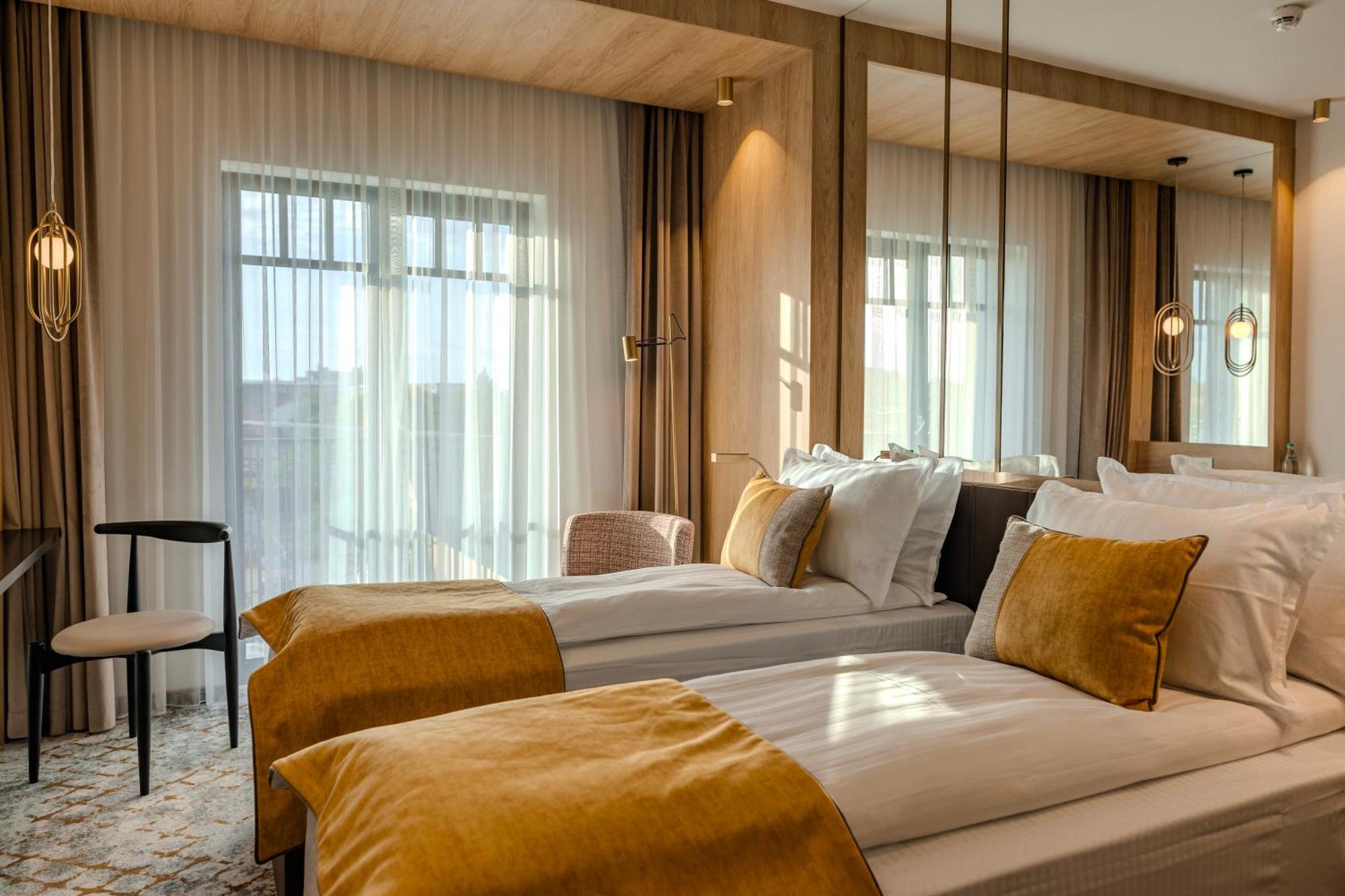 Hotel Branco ティミショアラ エクステリア 写真